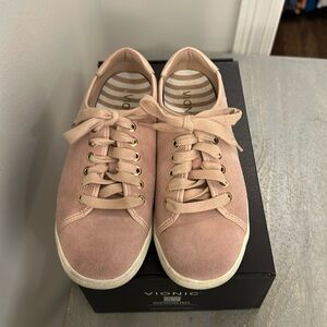 Vionic Brinley Suede and Leather Sneakers. Size 6.5